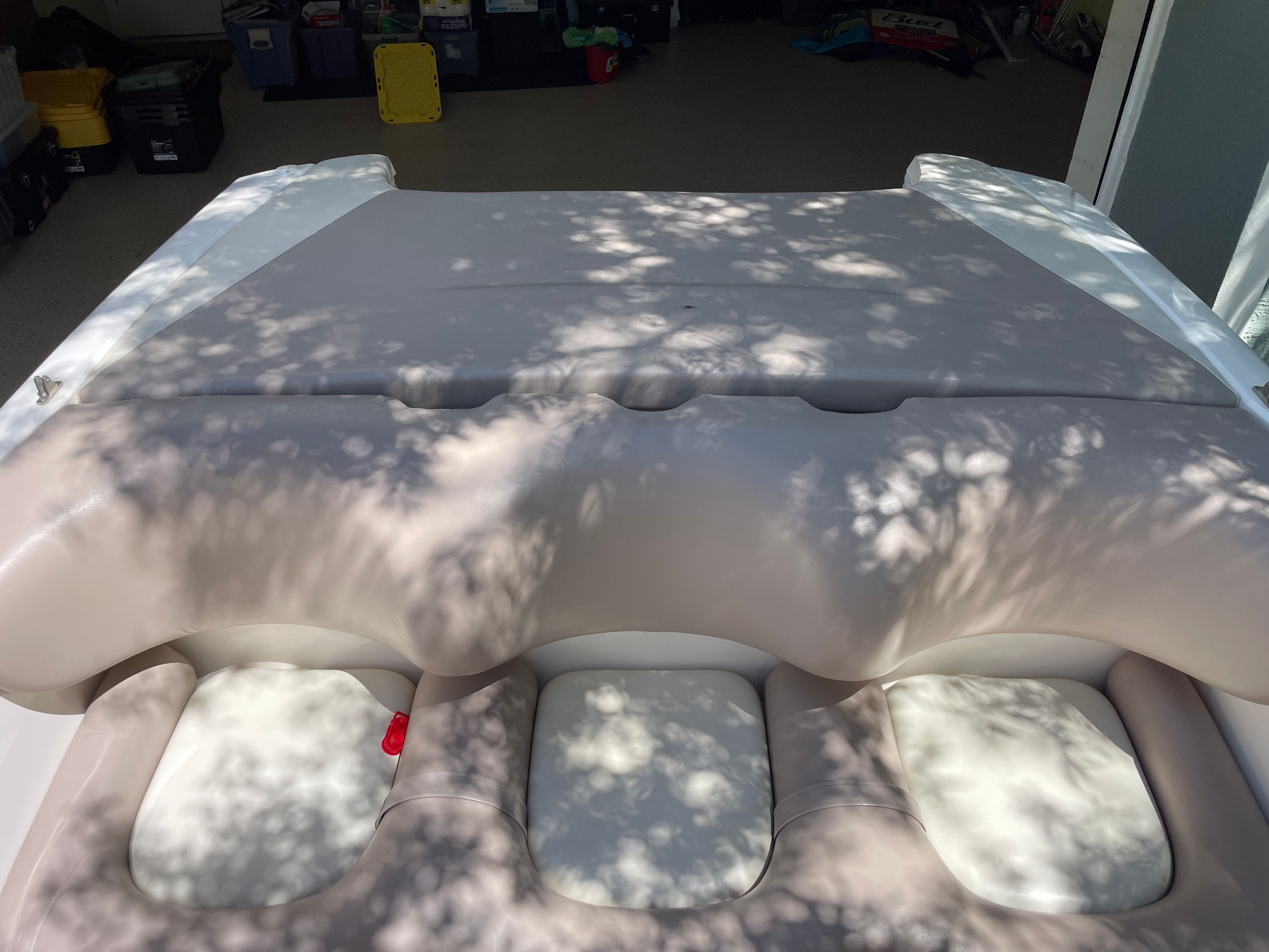 Yamaha LS2000 boat 2000, seating area in shade.