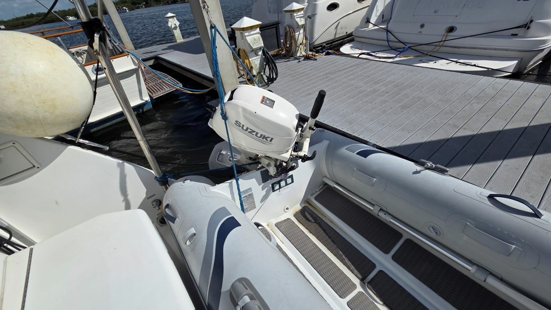1998 Carver 405 Aft Cabin Motor Yacht - Image 66