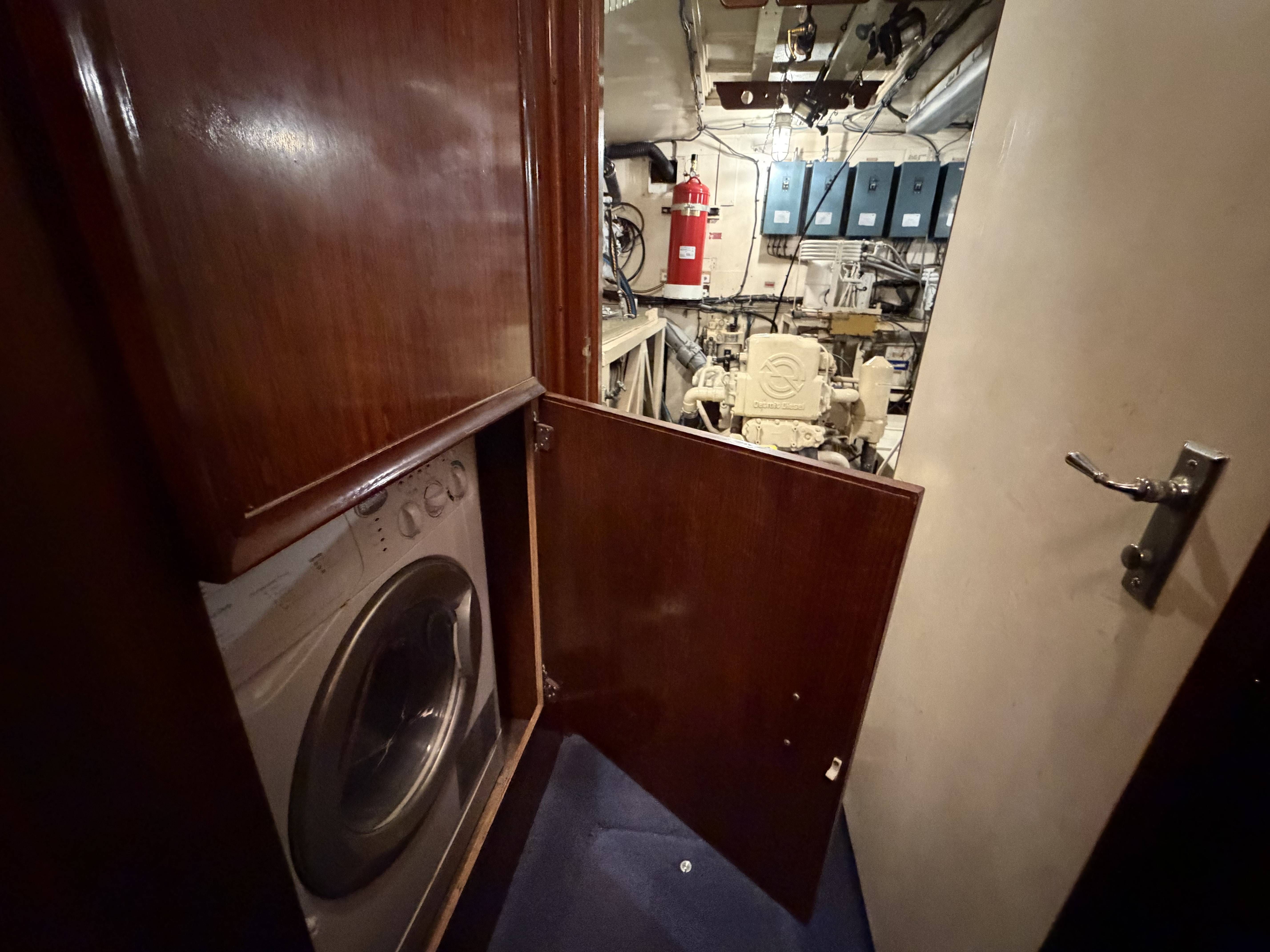 1975 Hatteras 58 Long Range Cruiser - 55