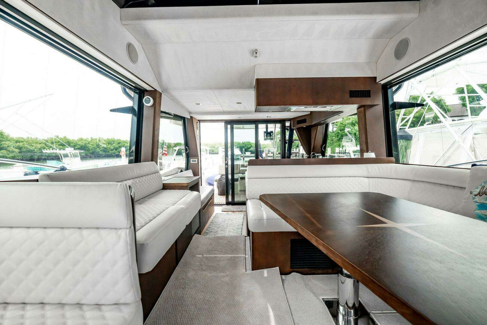2017 Galeon 510 Skybridge - Image 7