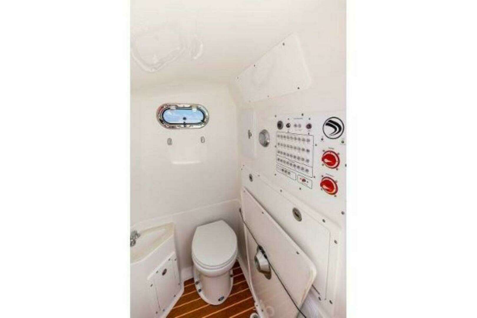 2025 Edgewater 325CC - Image 7