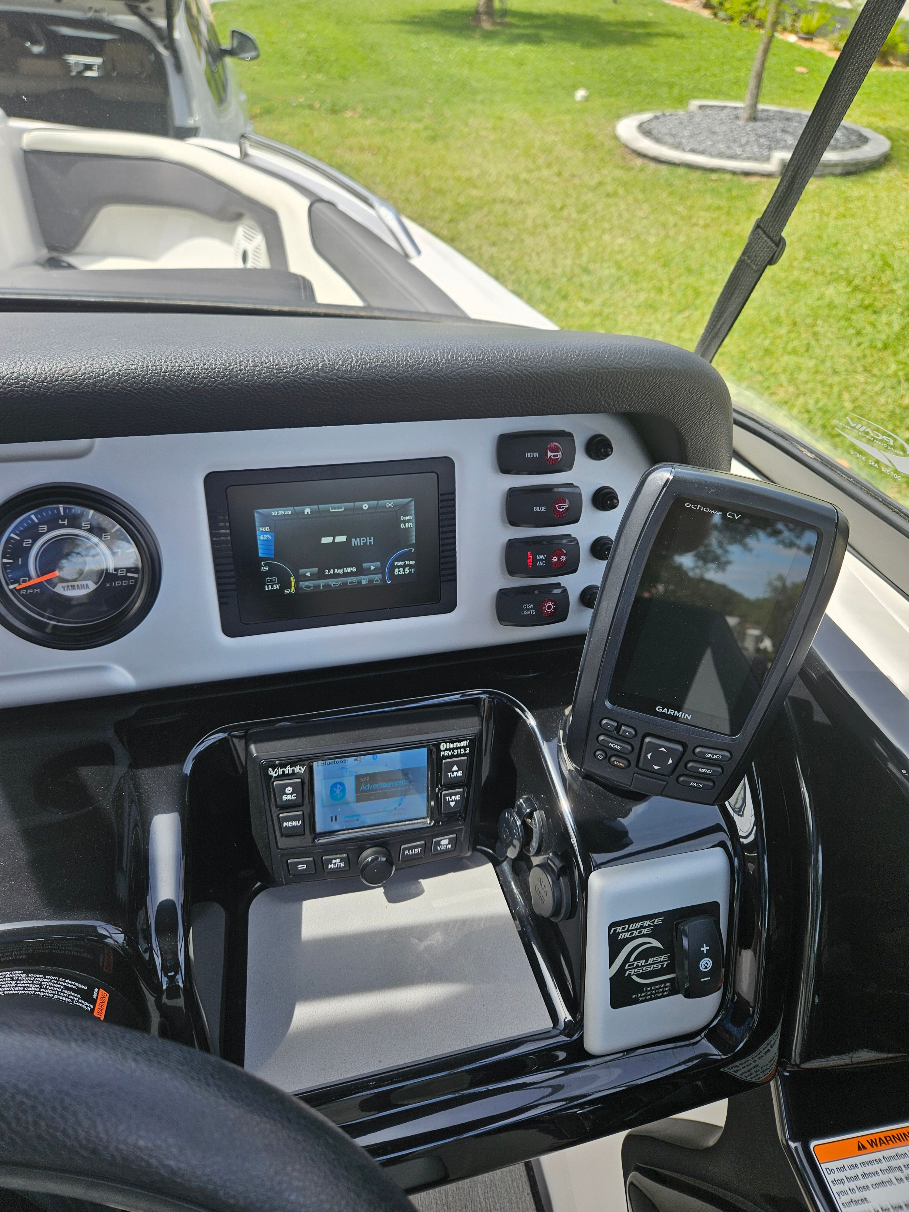 Yamaha SX210 2022 boat console with navigation system and controls.