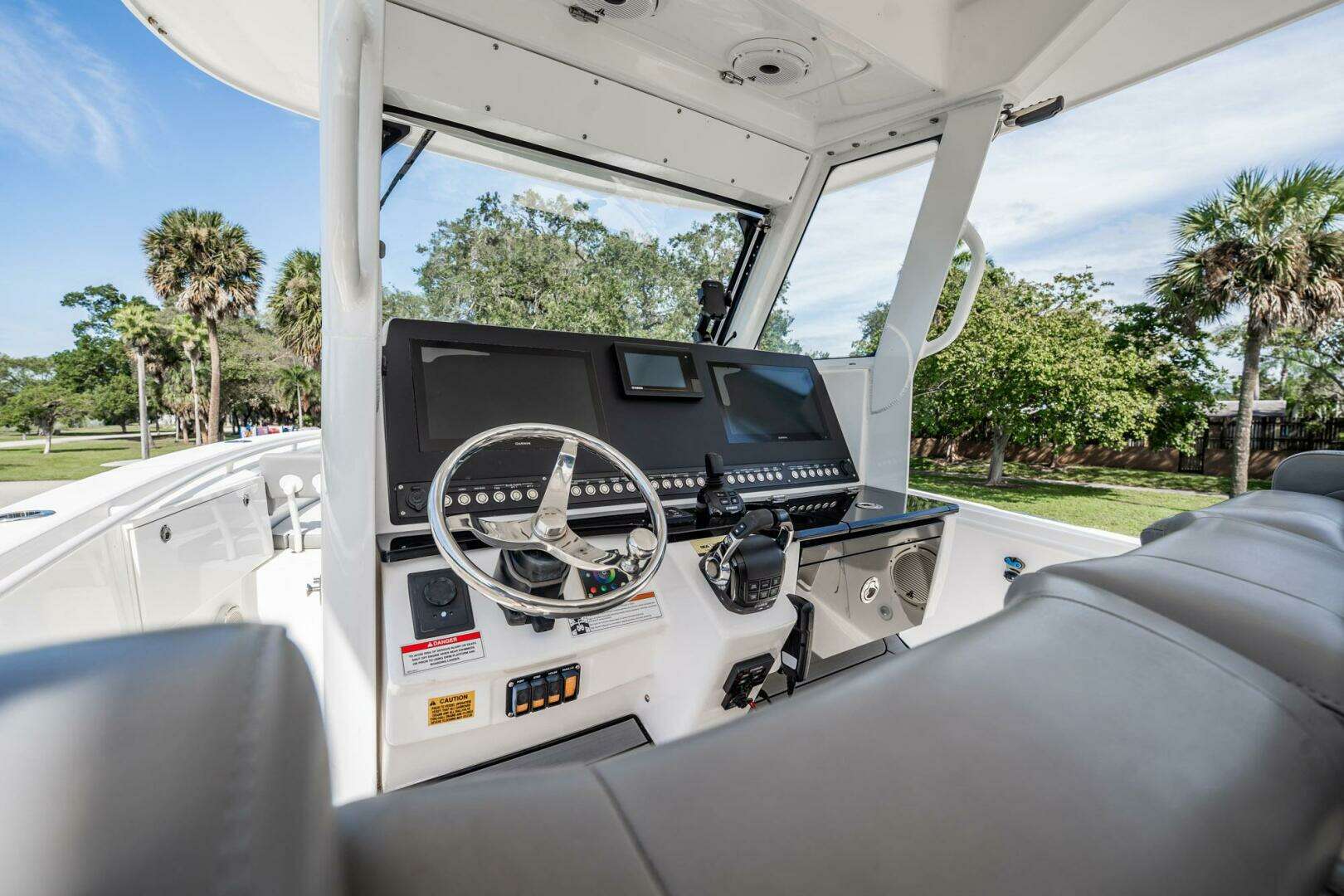 2021 Everglades 335 Center Console - Image 22