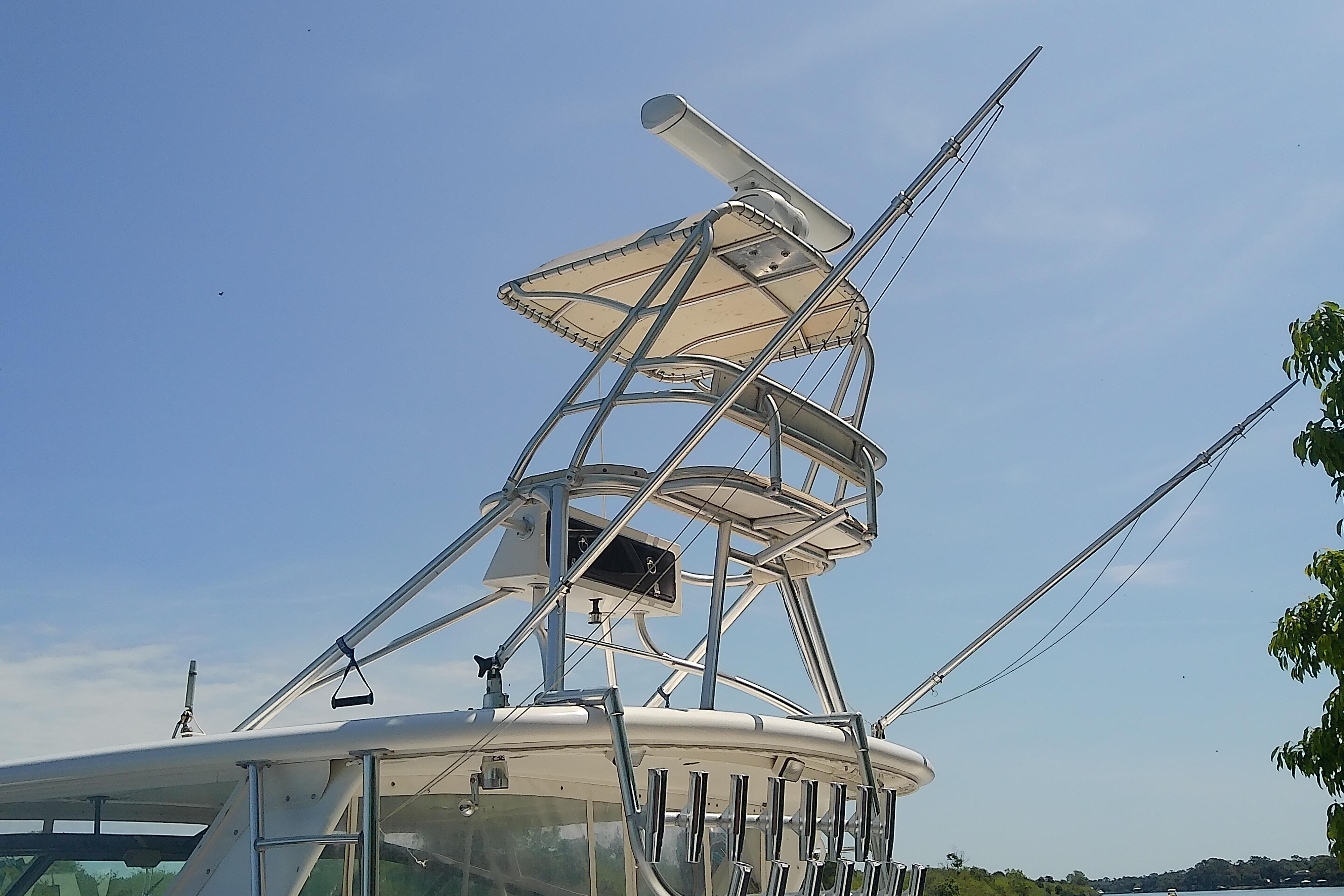 Tiara Yachts 4100 Open 2000 model with a tower against a clear blue sky.