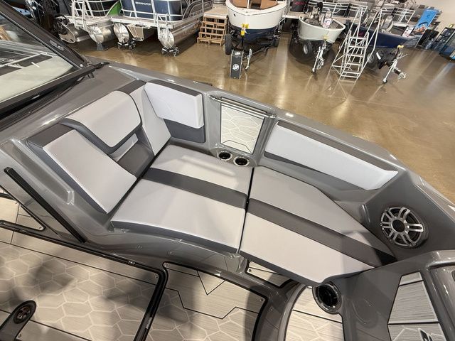 2025 Yamaha Boats 222XE - 24