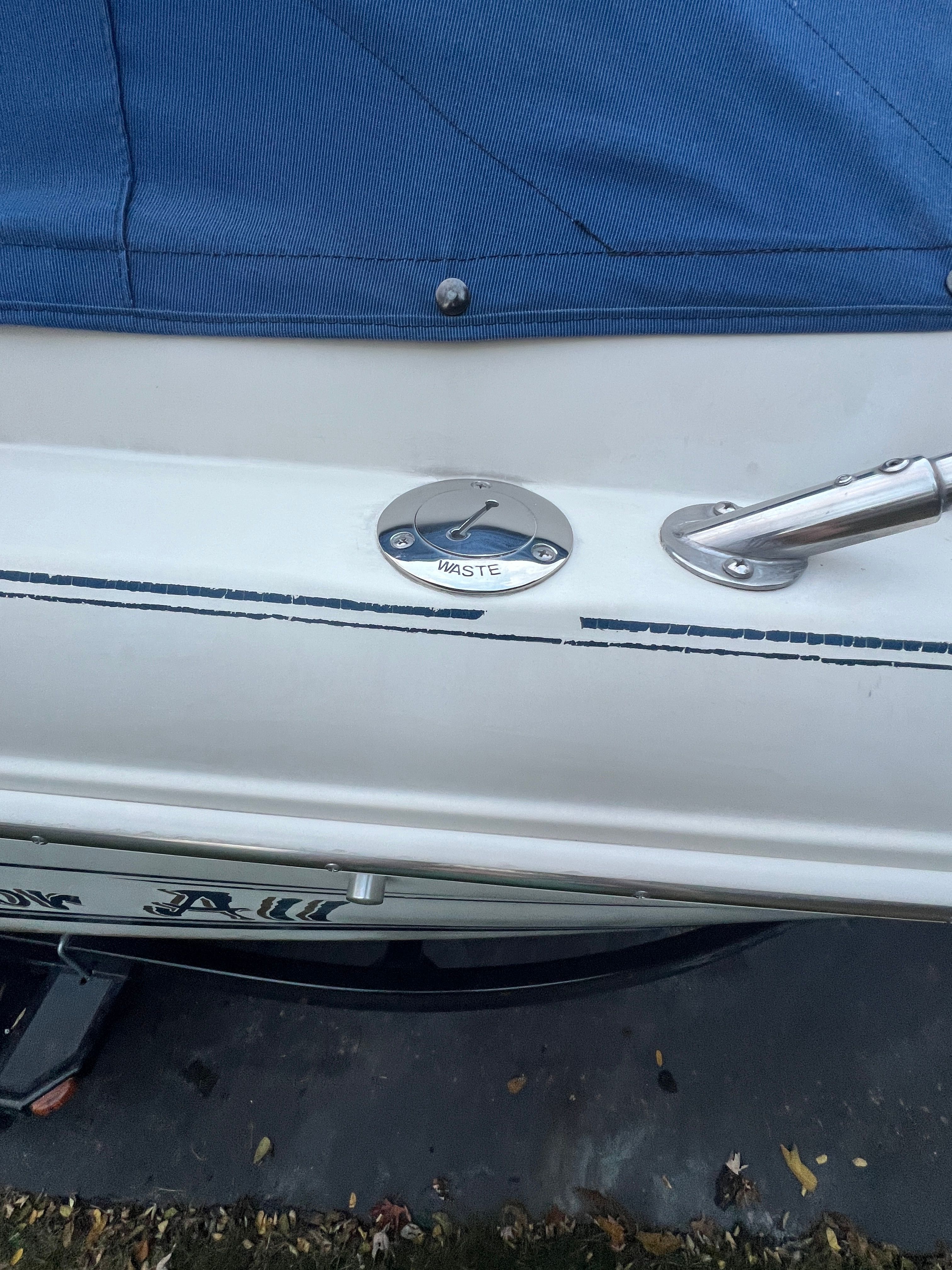 1999 Sea Ray 230 Overnighter - 34