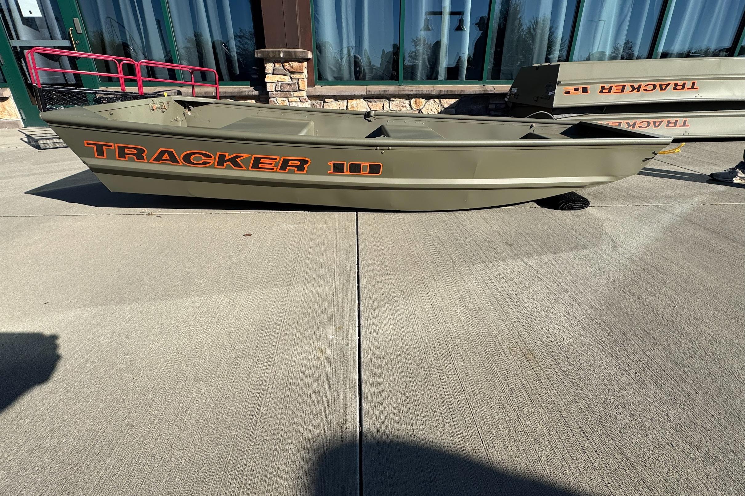 2026 Tracker Grizzly 10 Jon