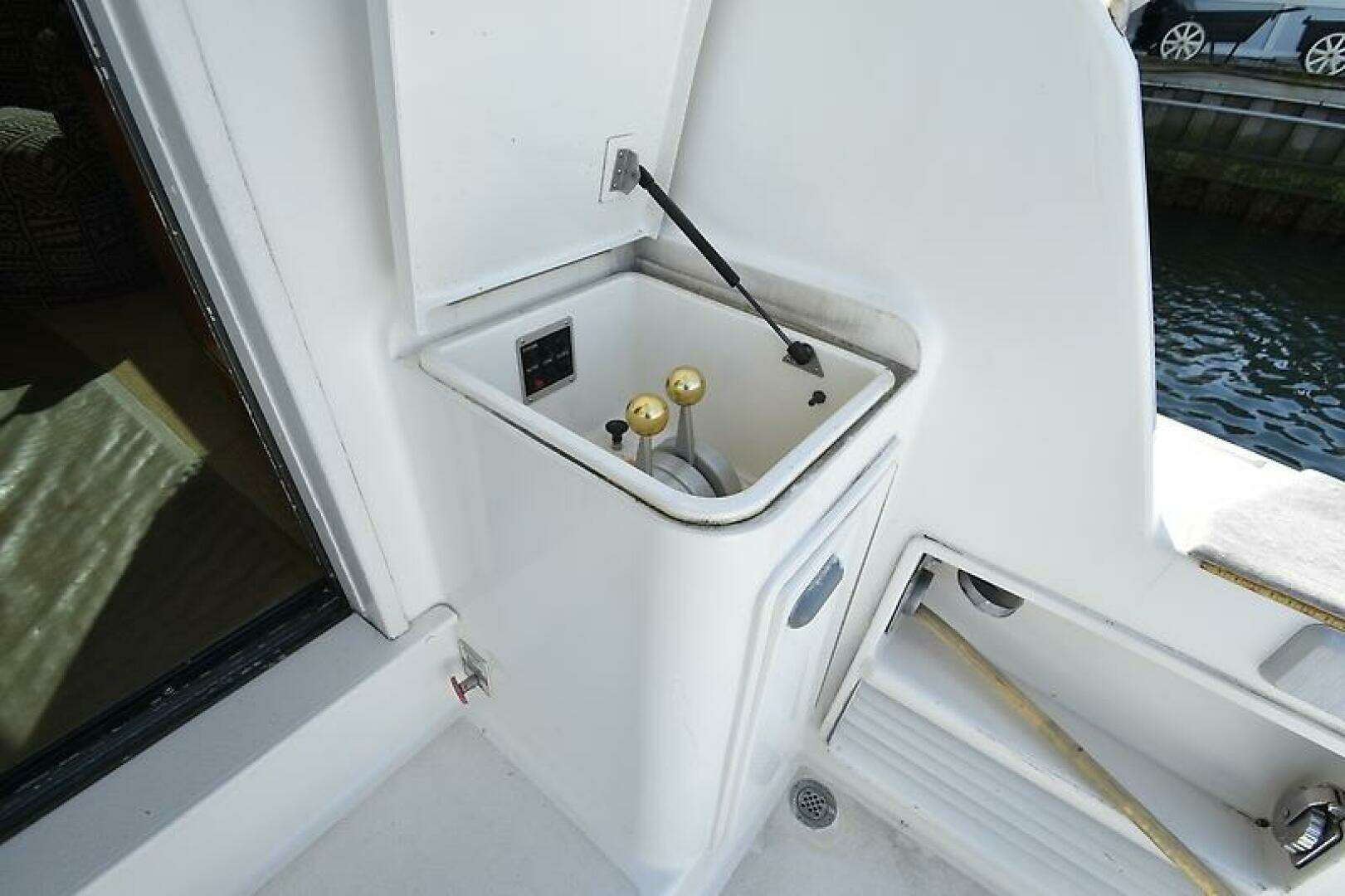 1997 Ocean 48 Convertible - Image 43