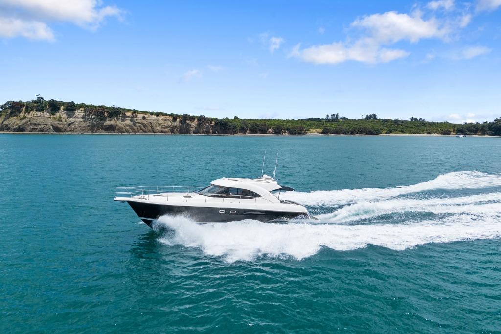 2007 Riviera 4700 Sport Yacht
