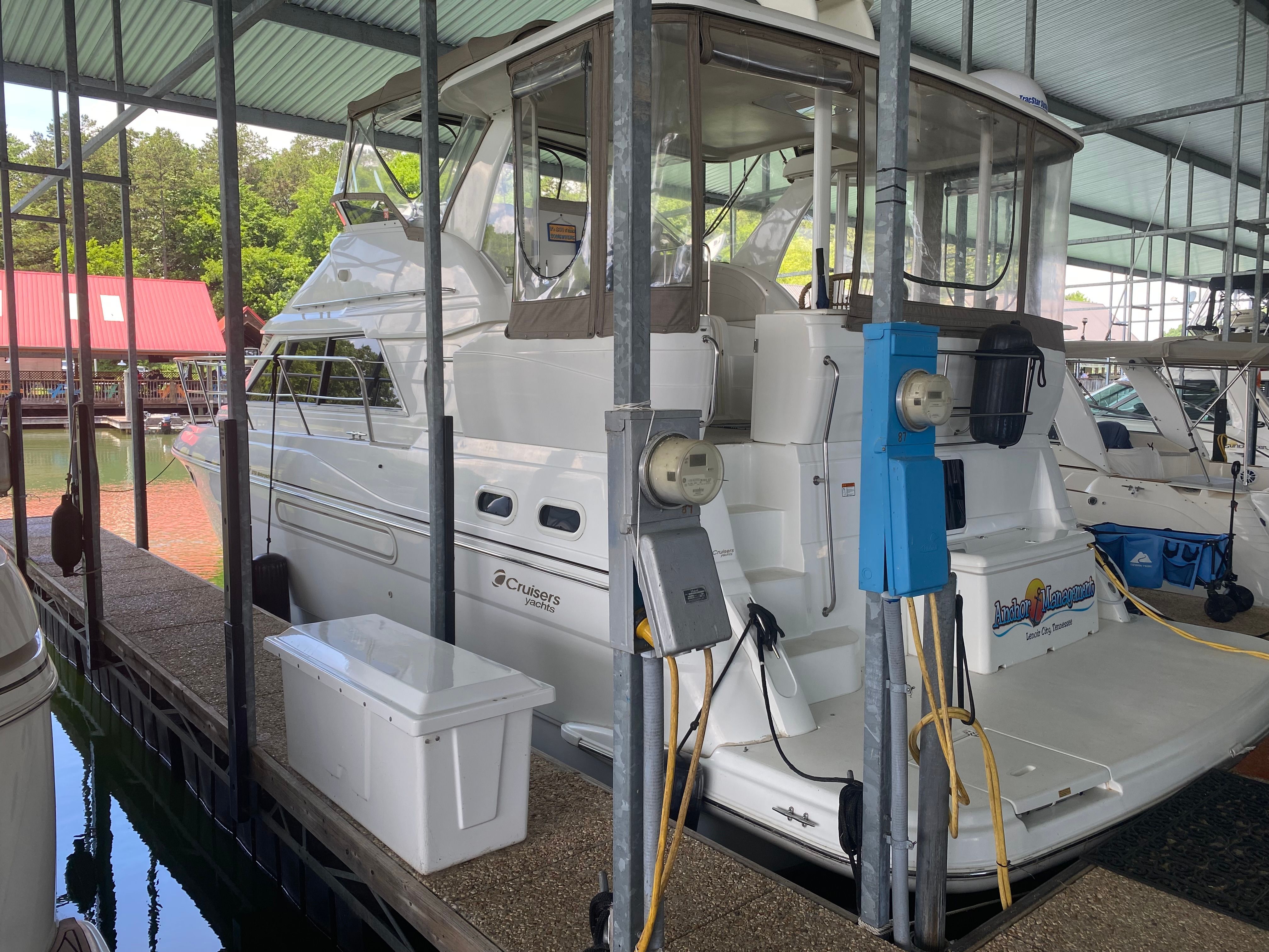 2001 Cruisers Yachts 3750 Motoryacht - 18