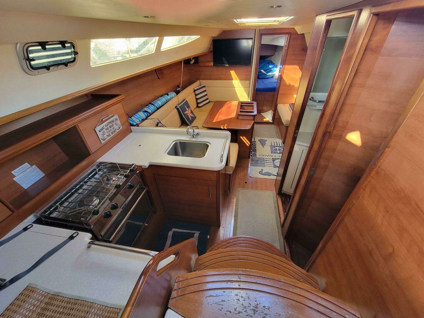 2013 Hunter 33 - Image 4