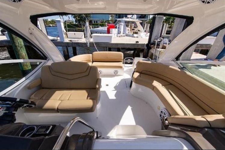 2012 Cruisers Yachts 350 Express - 10