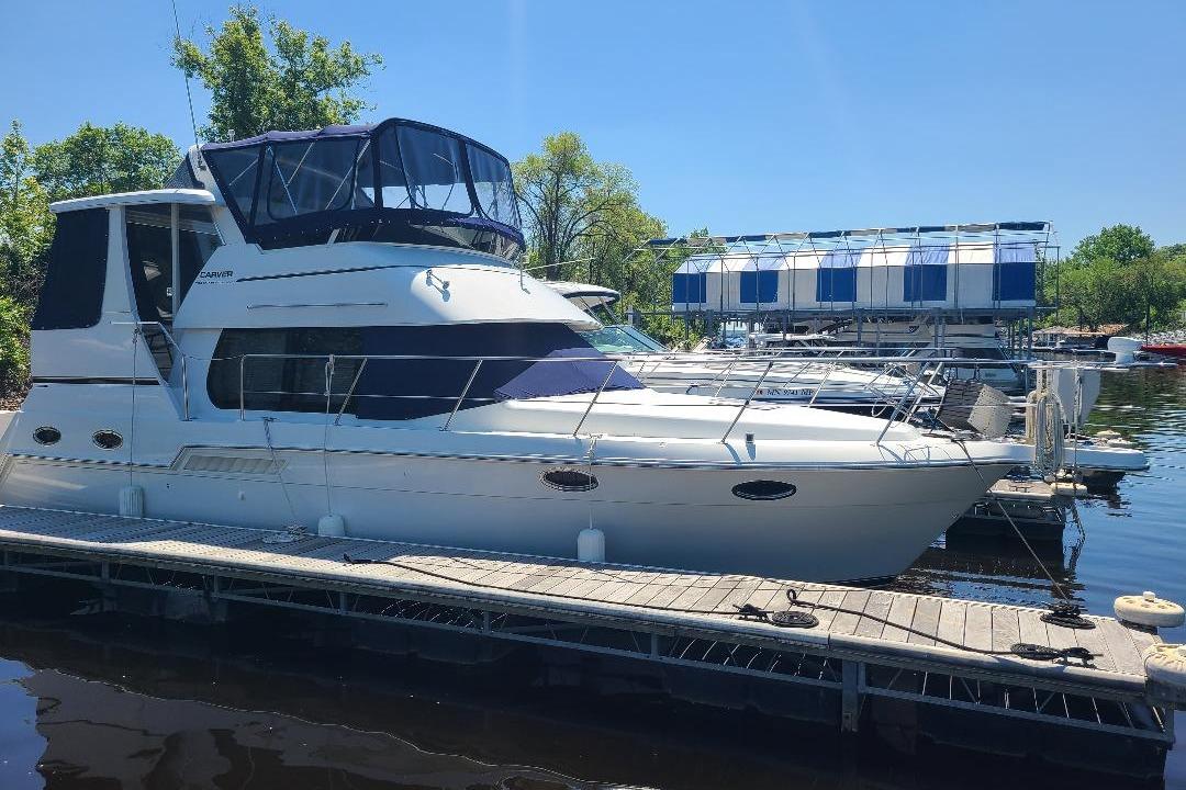 2003 Carver 356 Aft Cabin Motor Yacht