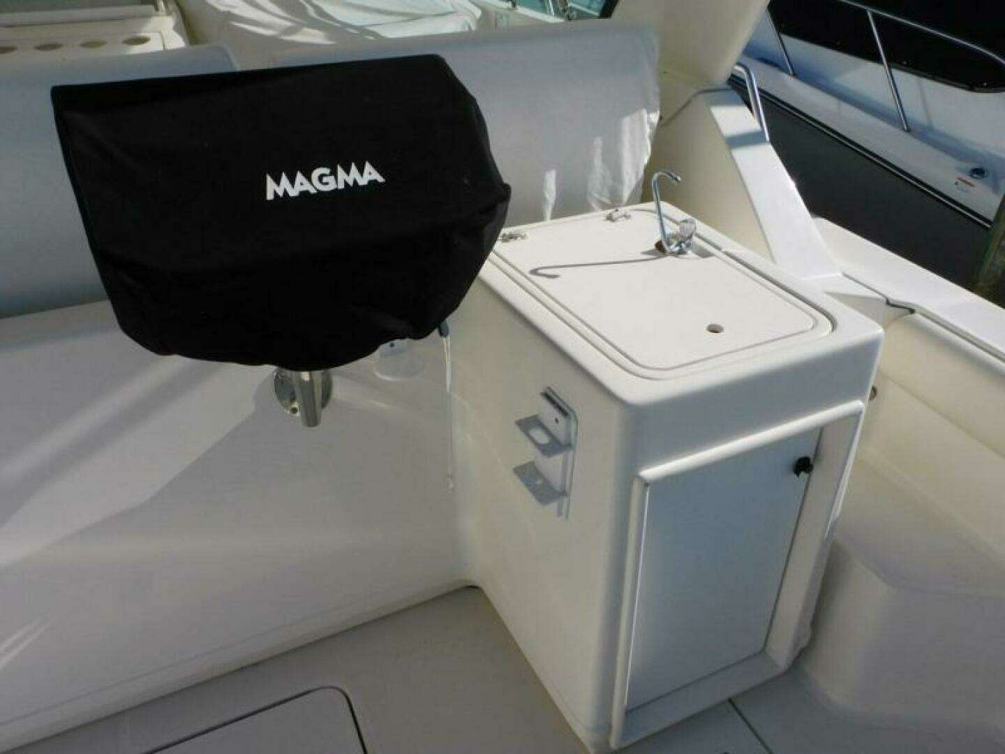 1995 Tiara Yachts 3500 Express - Image 14