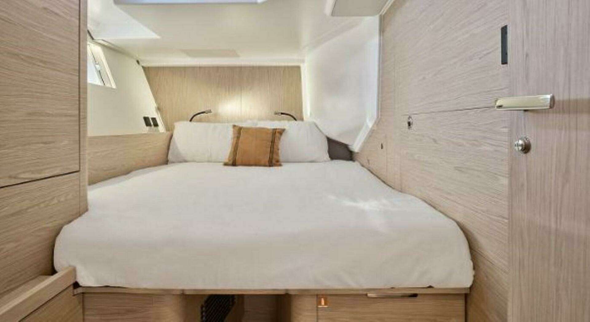 2025 Beneteau Oceanis Yacht 60 - Image 18