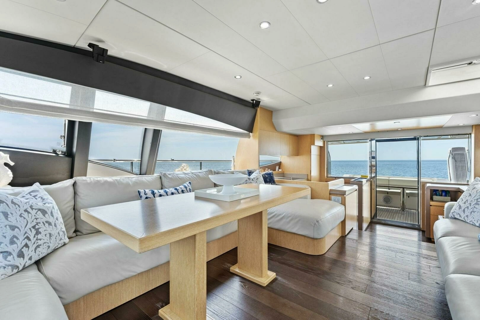 2013 Ferretti Yachts 620 - Image 9