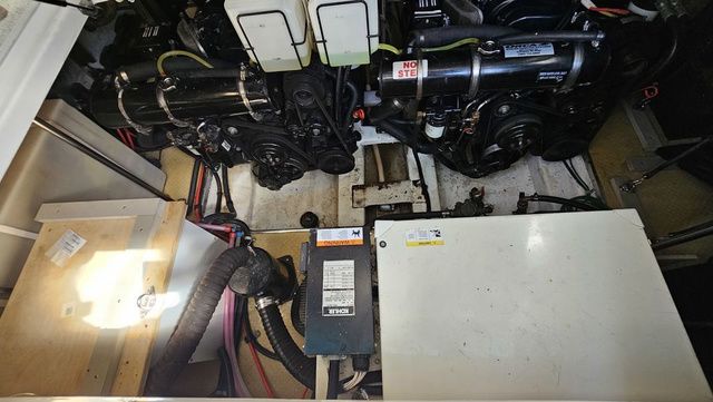 2000 Larson Cabrio 330 - 25