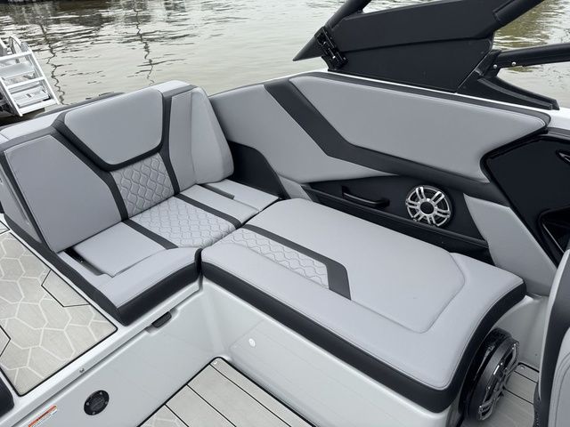 2025 Yamaha Boats 255XD - 11