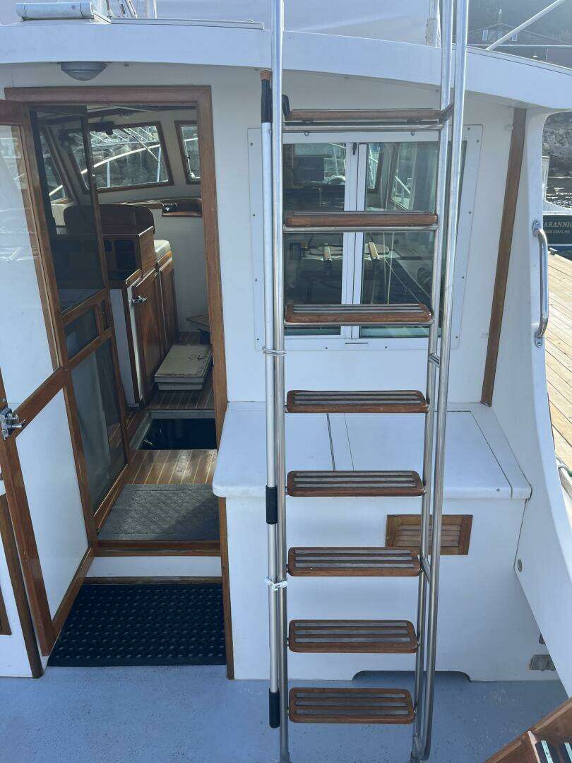 1986 Wilbur Flybridge Cruiser - Image 15