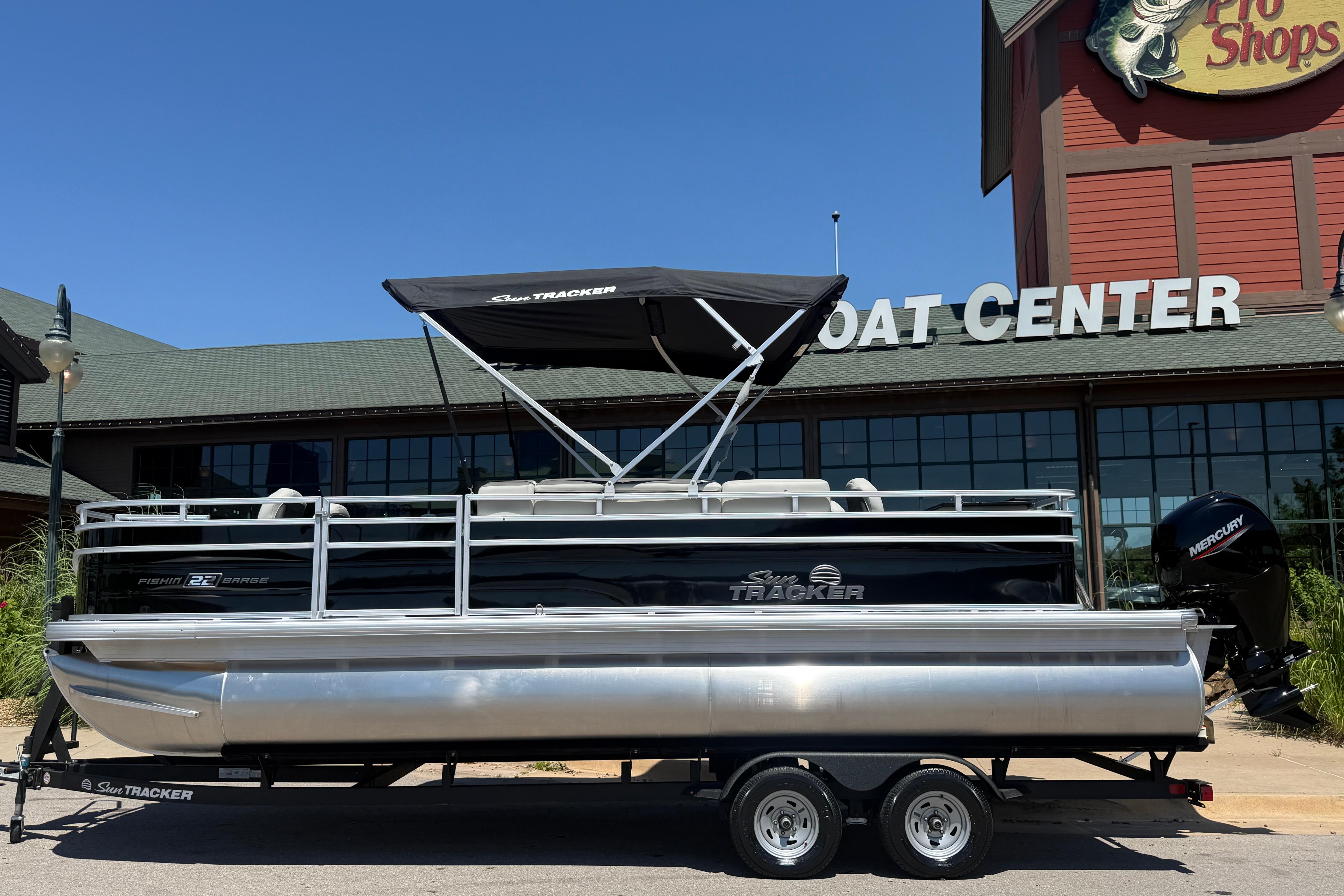 2026 Sun Tracker Fishin' Barge 22 DLX