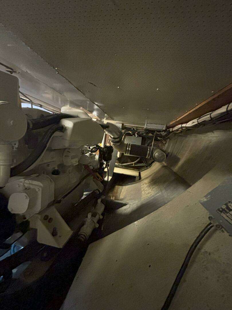 1972 Matthews 4 Flush Deck - Image 40