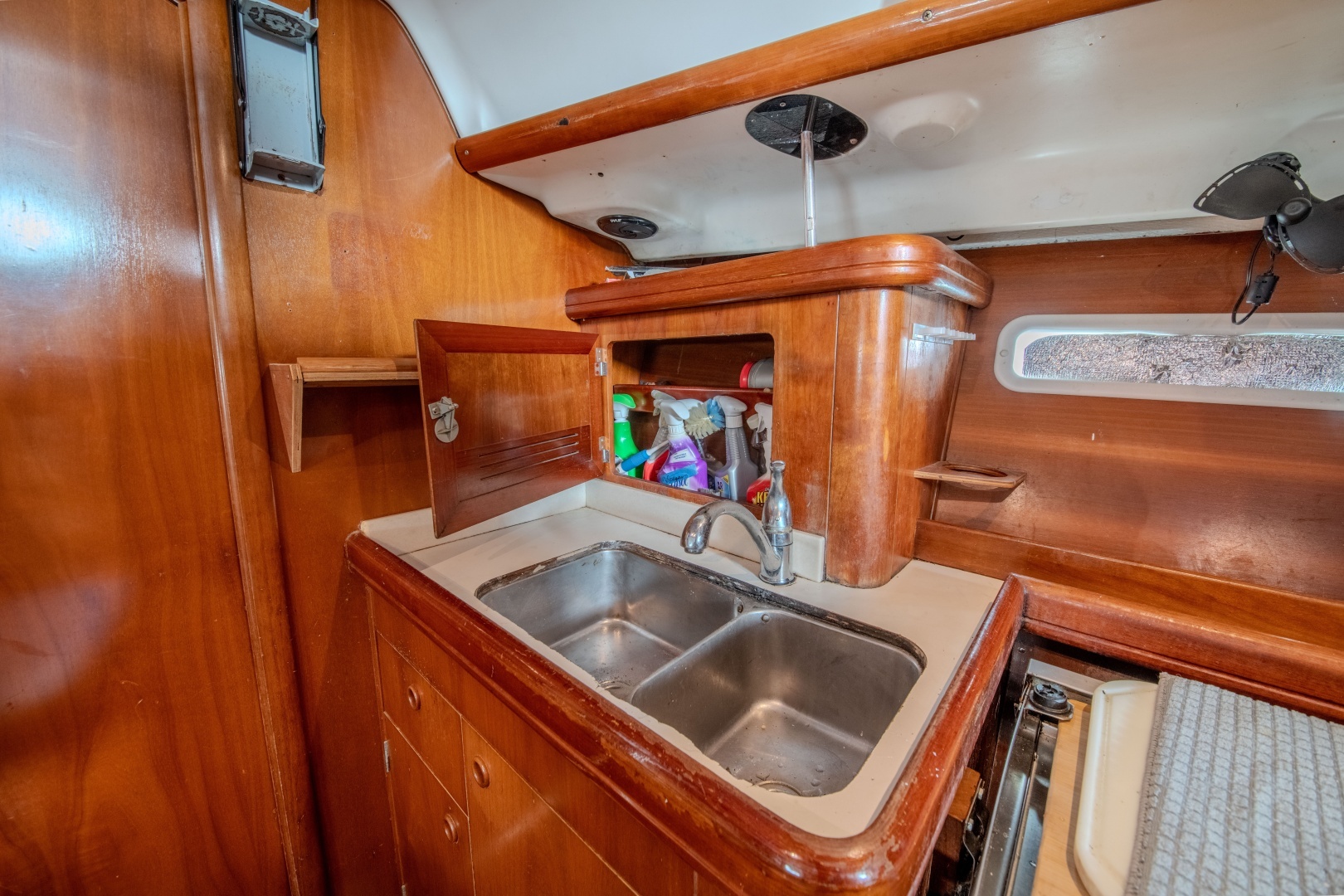 2002 Beneteau 393 - Image 34