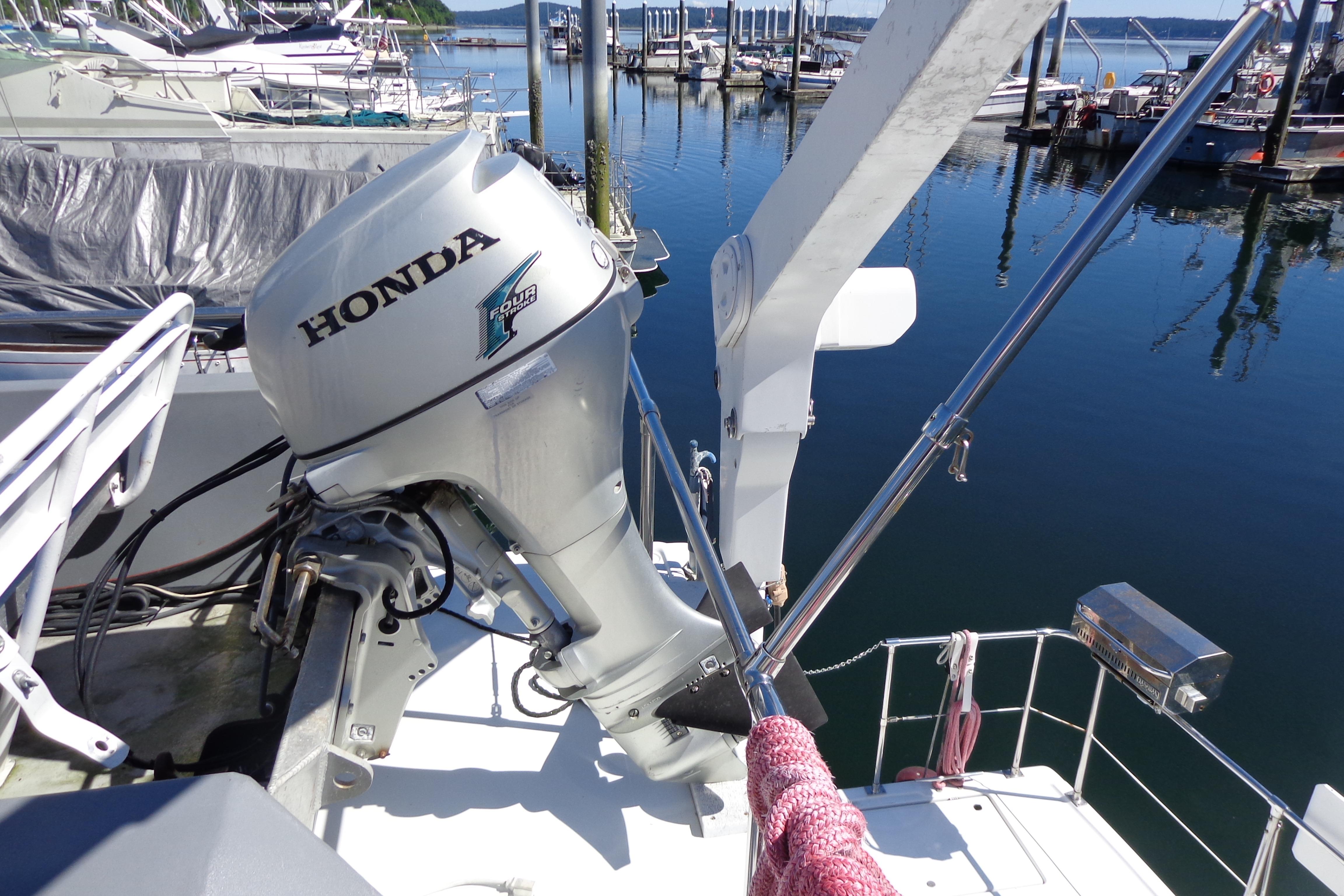 1992 Cruise-A-Home Corsair 4200 with Honda outboard motor at marina.