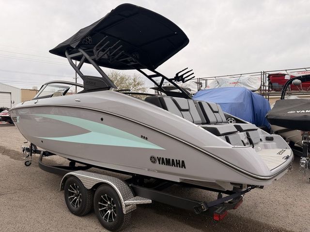 2026 Yamaha Boats 255XD - 4