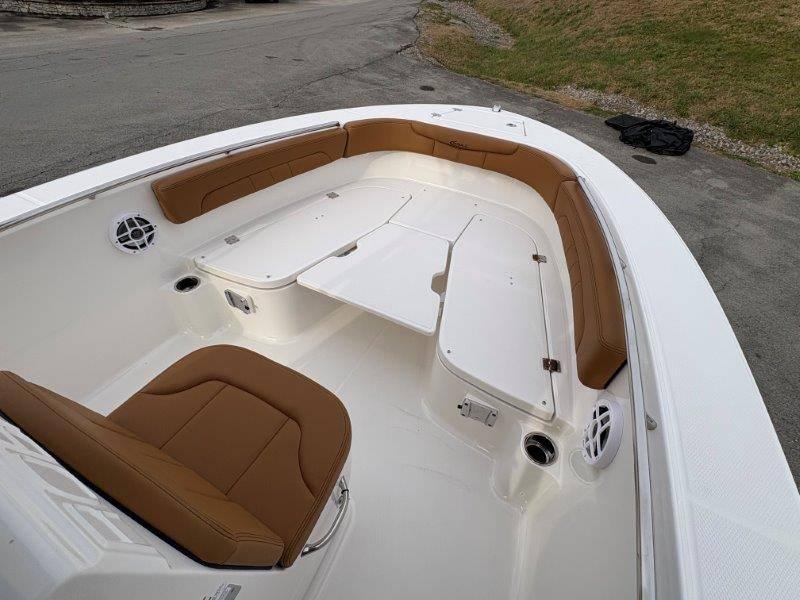 2025 Robalo R202 Explorer - 75