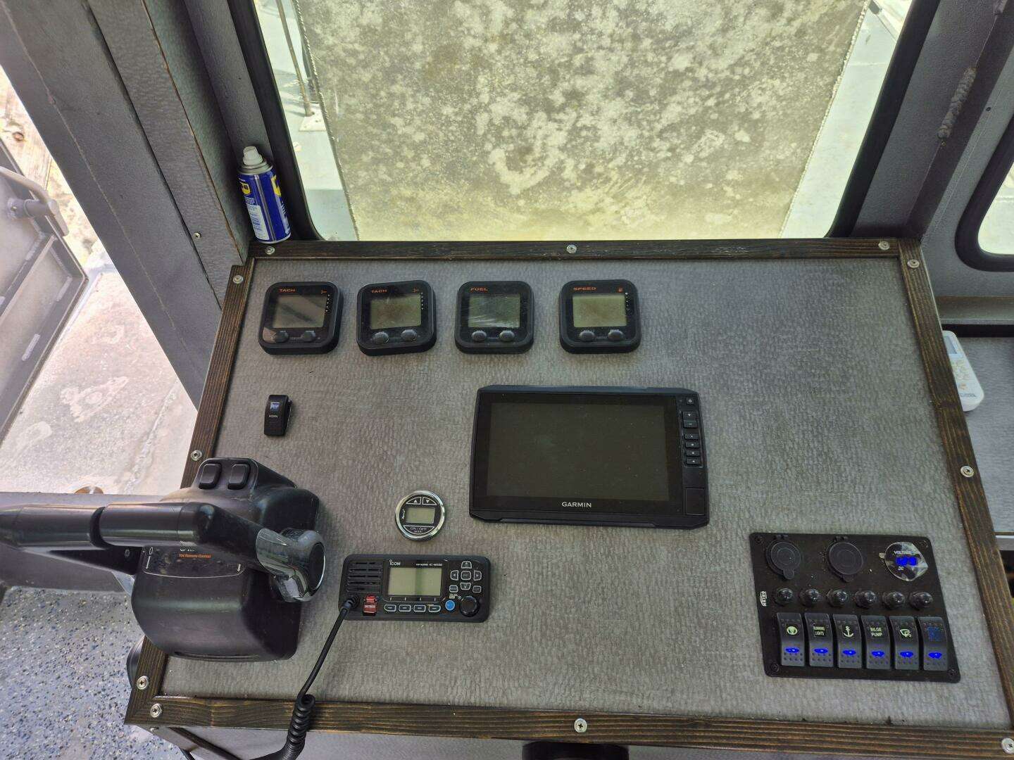 1985 Custom Aluminum Barge - Image 11