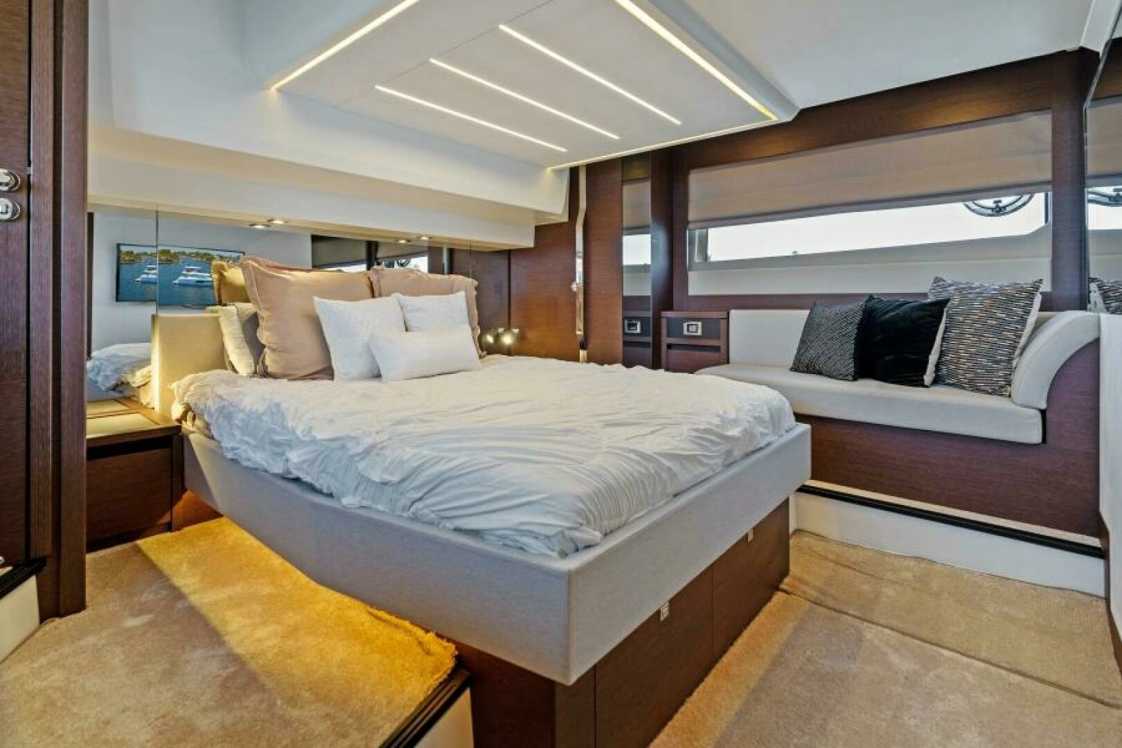 2020 Prestige 520 Flybridge - Image 3
