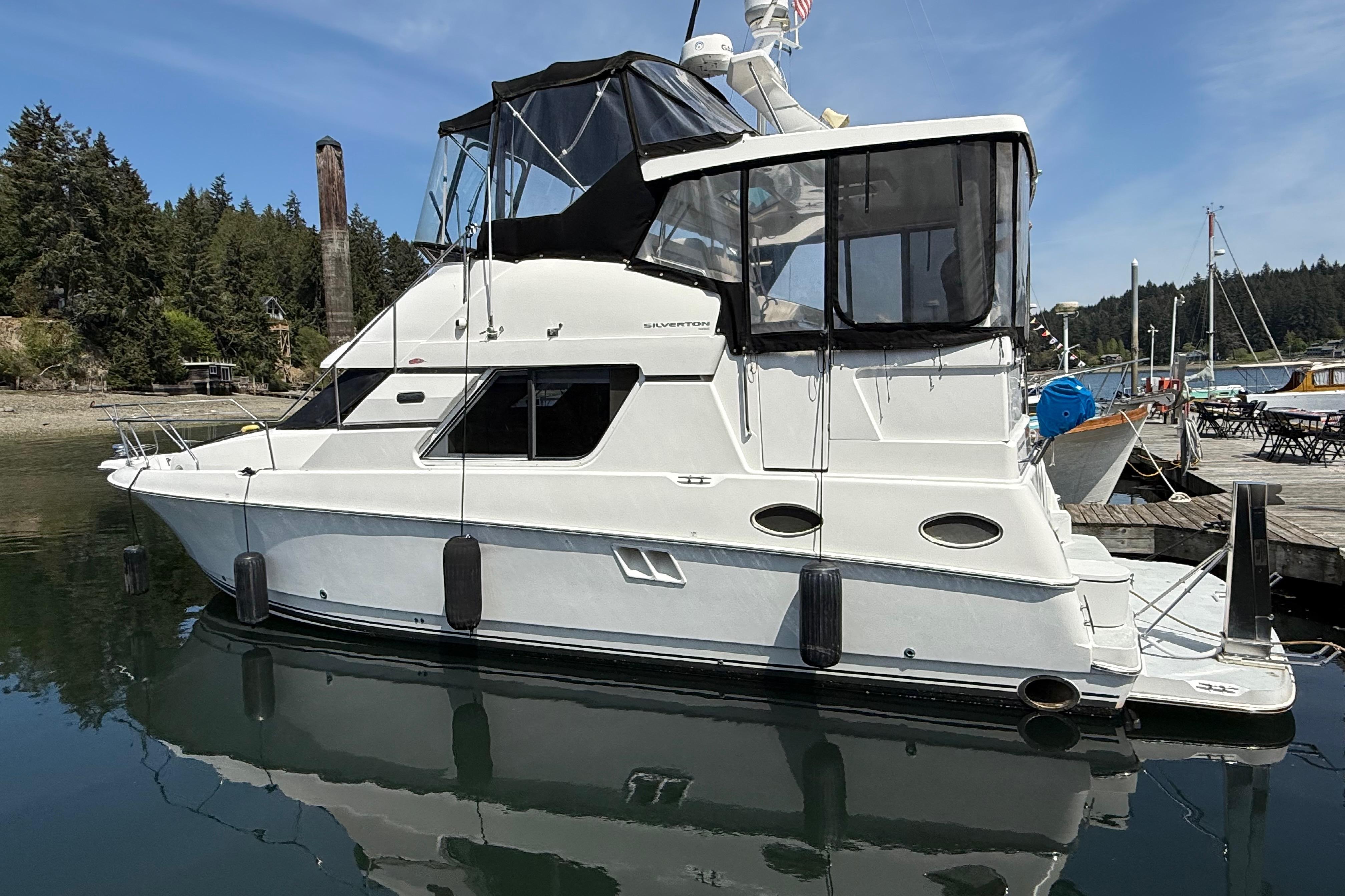 1998 Silverton 372 Motor Yacht