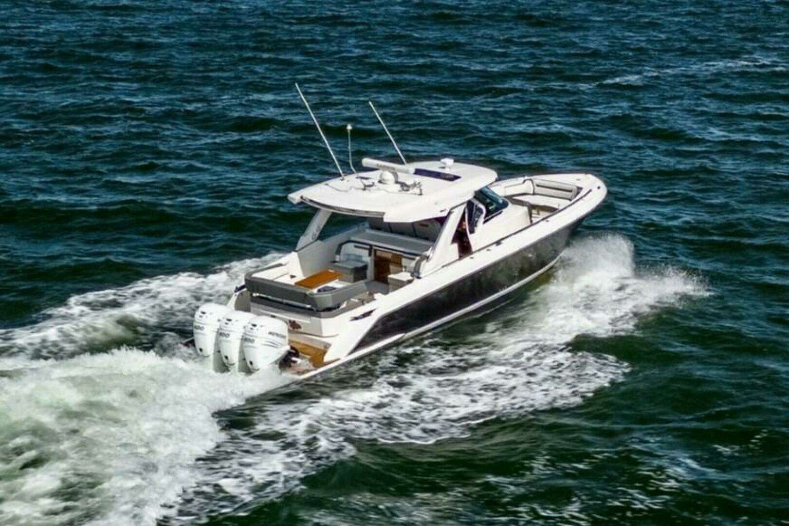 2021 Tiara Yachts 38 LS - Image 2