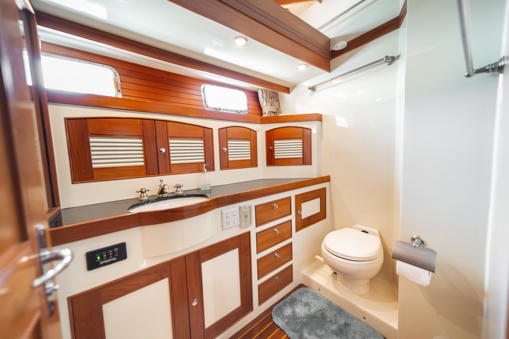 2003 Marlow Explorer 65C - Image 24