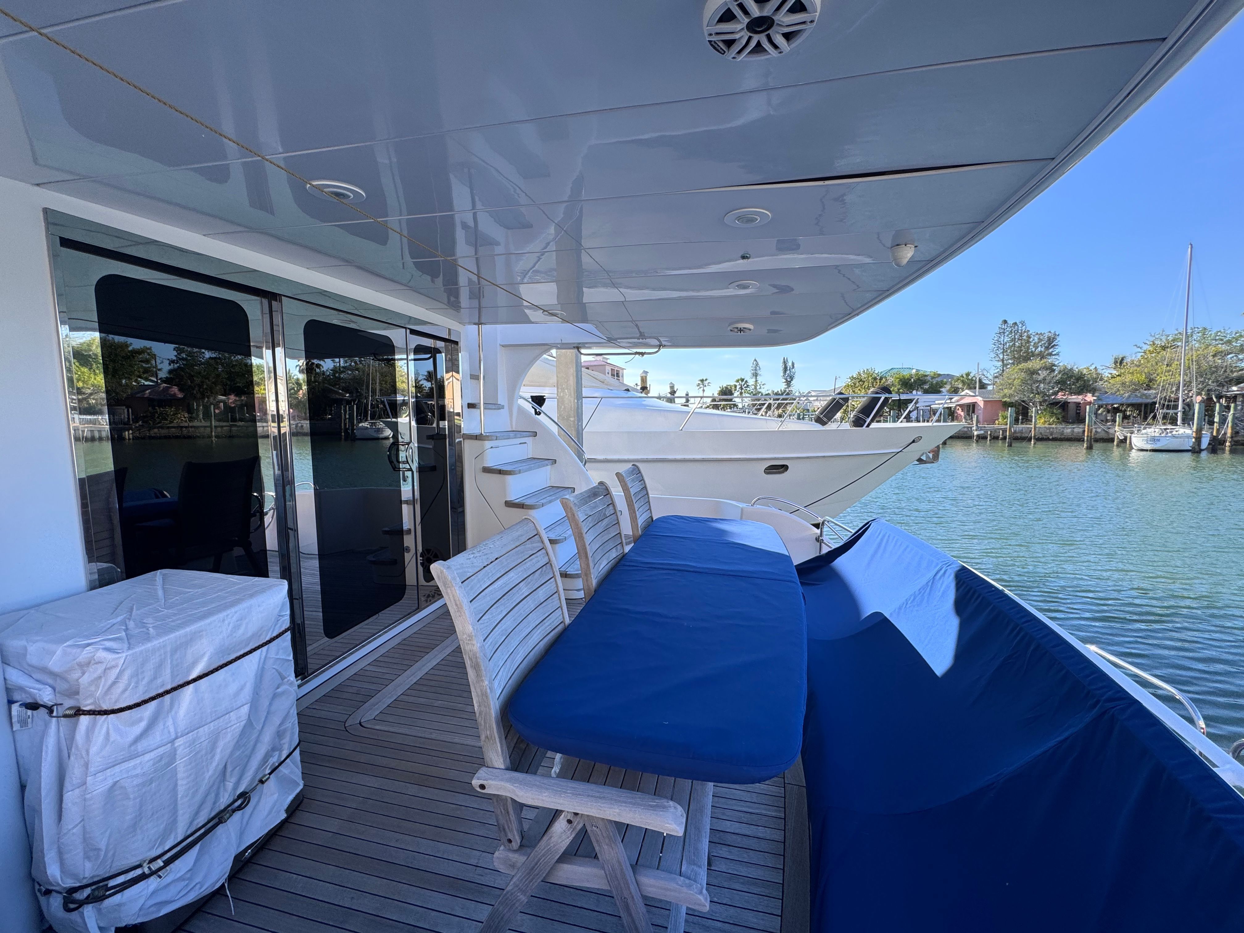 2006 Hatteras 64 Motor Yacht - 27