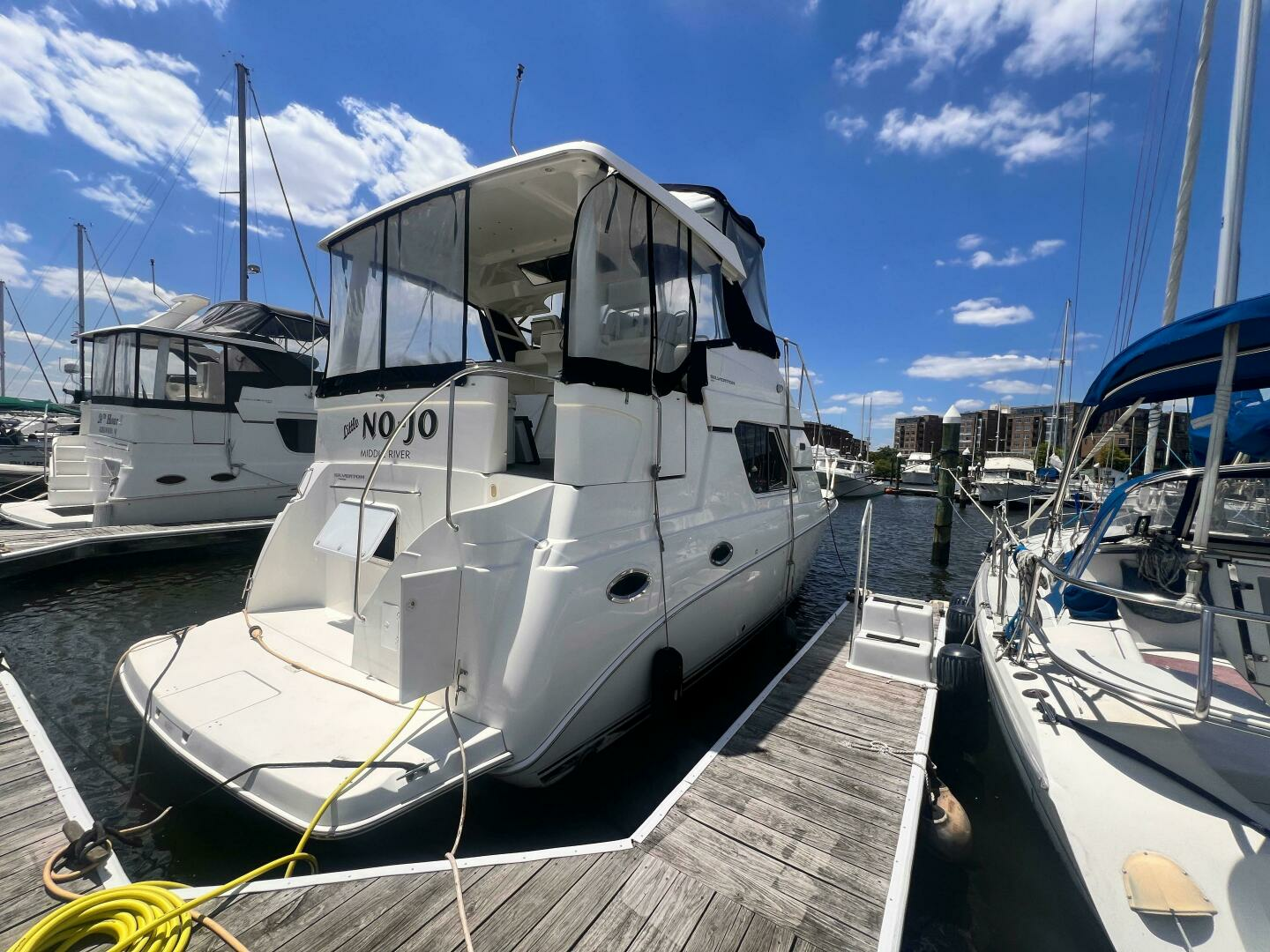 2001 Silverton 352 Motor Yacht - Image 5