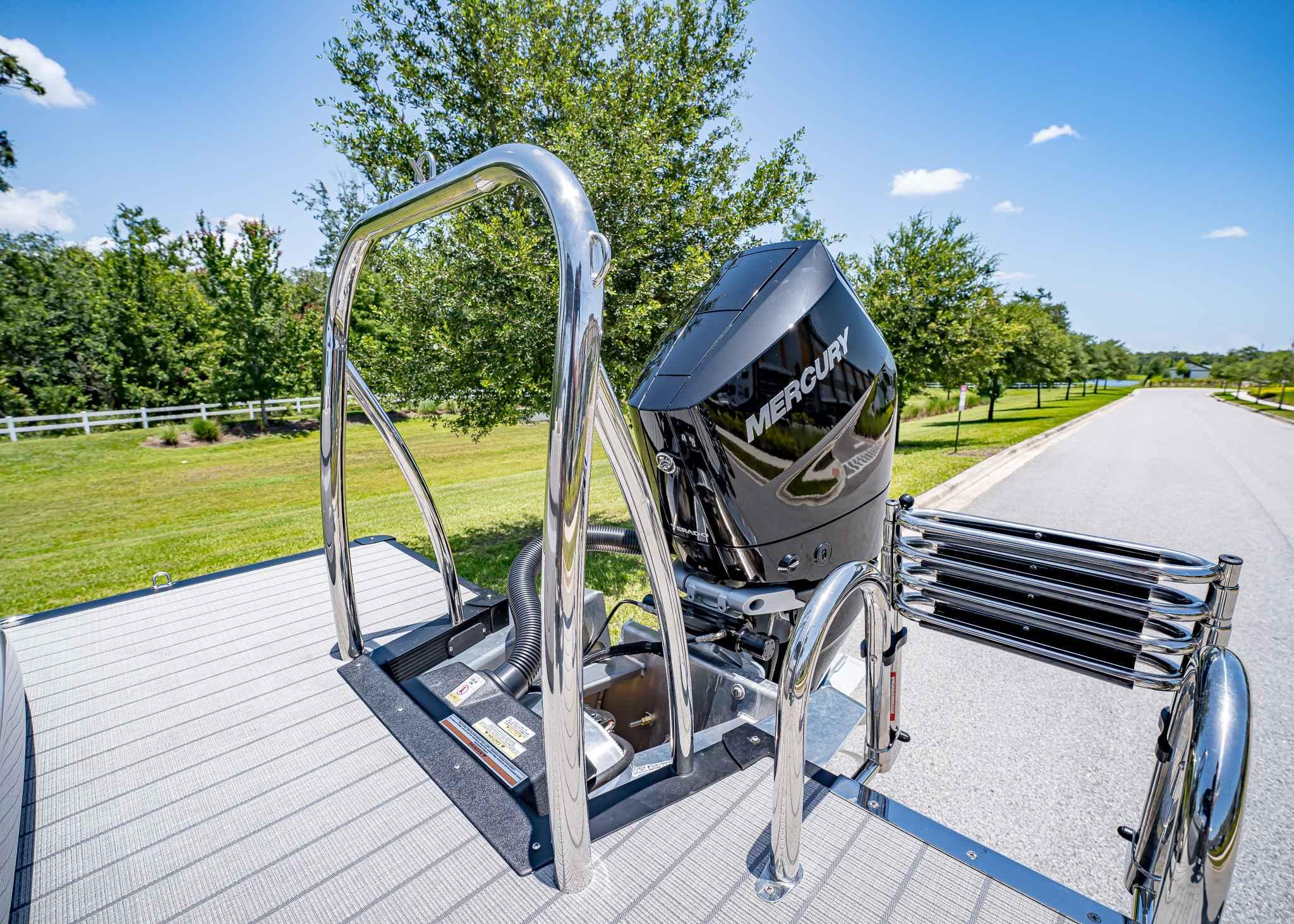 2025 Tahoe Pontoon Grand Tahoe LTD Elite Windshield - 11