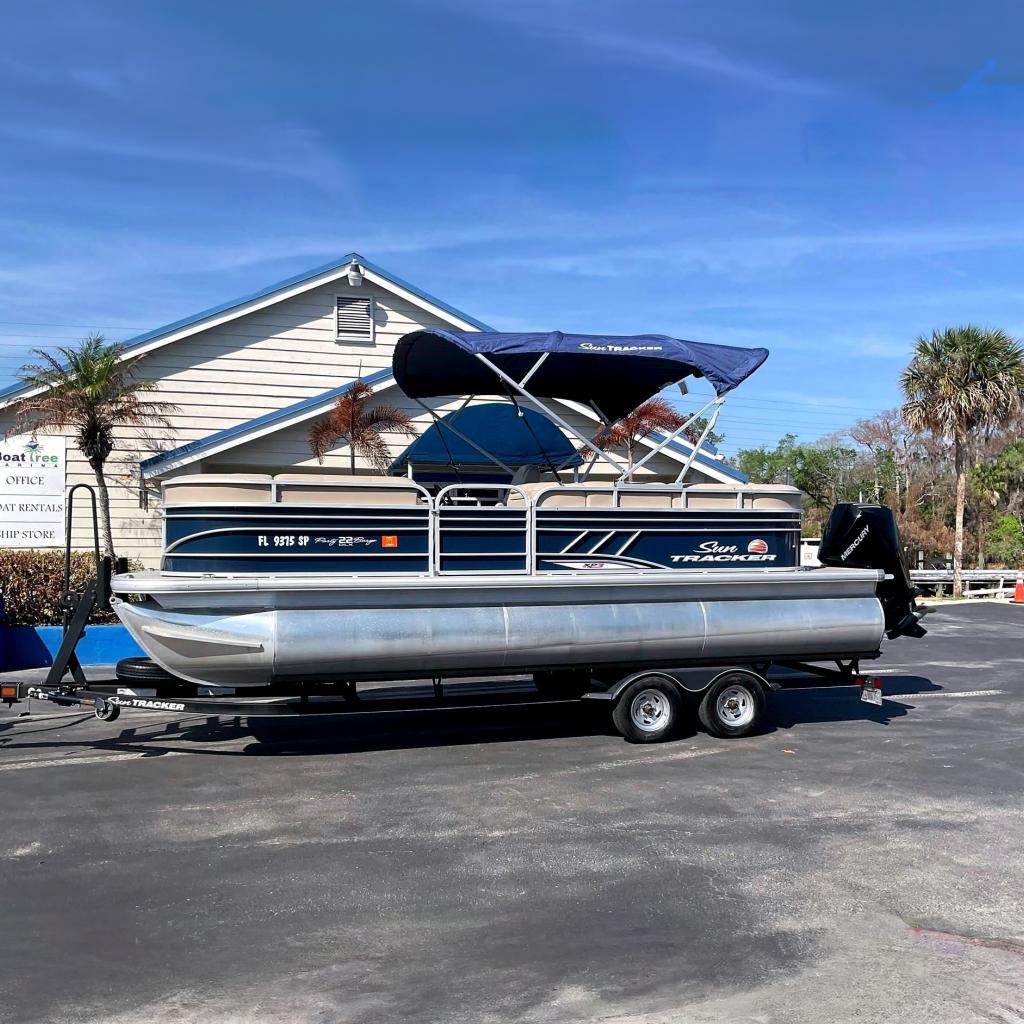 2020 Sun Tracker Party Barge 22 XP3