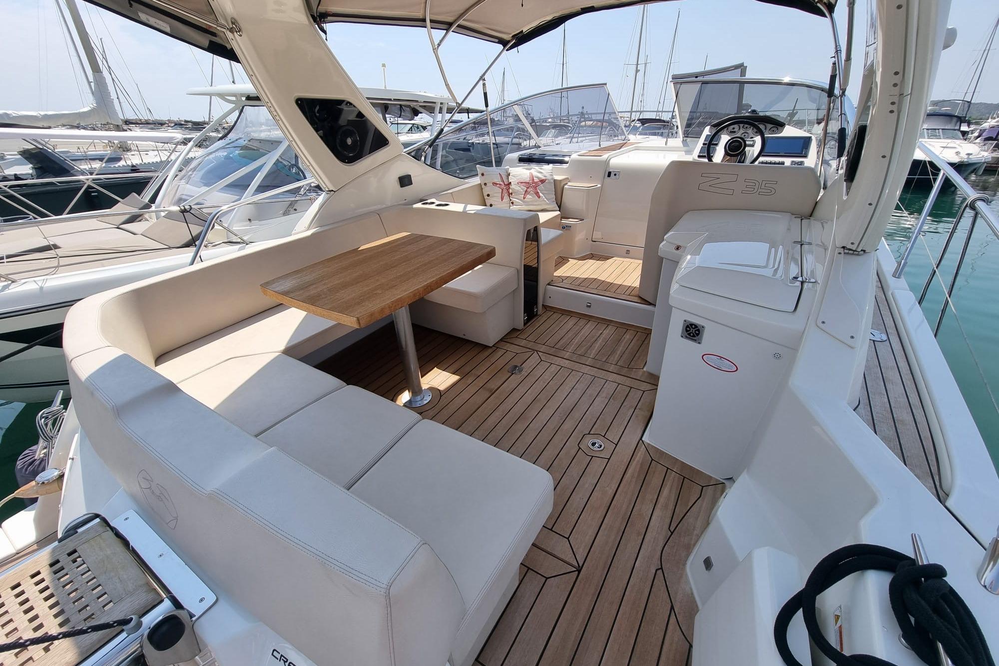 2017 Cranchi Z35 yacht cockpit