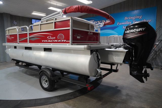 2017 Sun Tracker Party Barge 18 DLX - 10