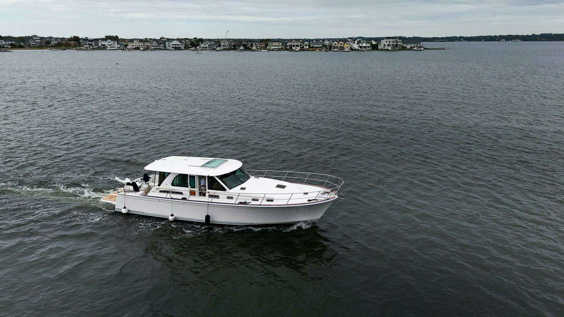 2027 Sabre 45 Salon Express - Image 6
