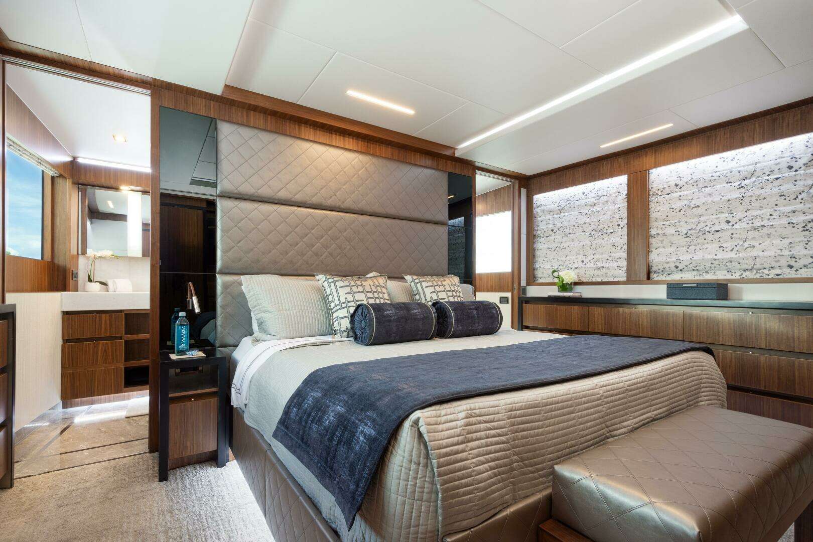 2024 Hargrave Raised Pilothouse - Image 9
