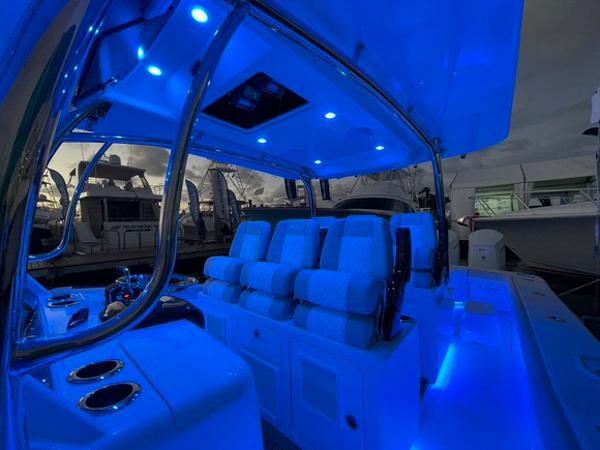 2026 Mag Bay 43 Center Console - 66