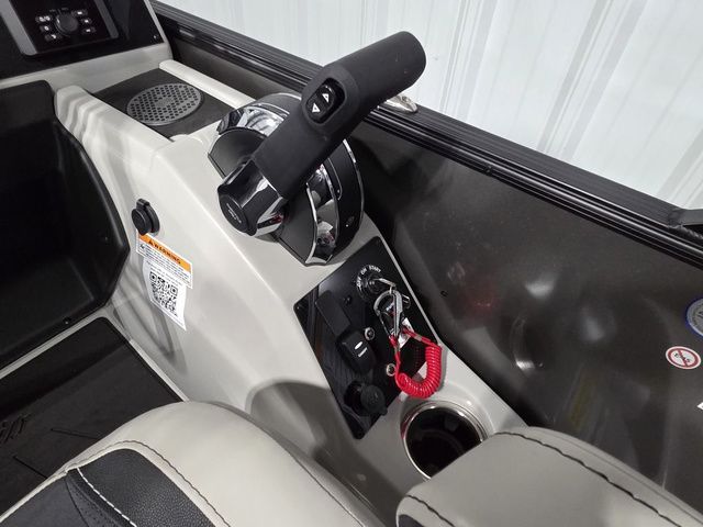 2026 BARLETTA BOATS Cabrio 22M - 24