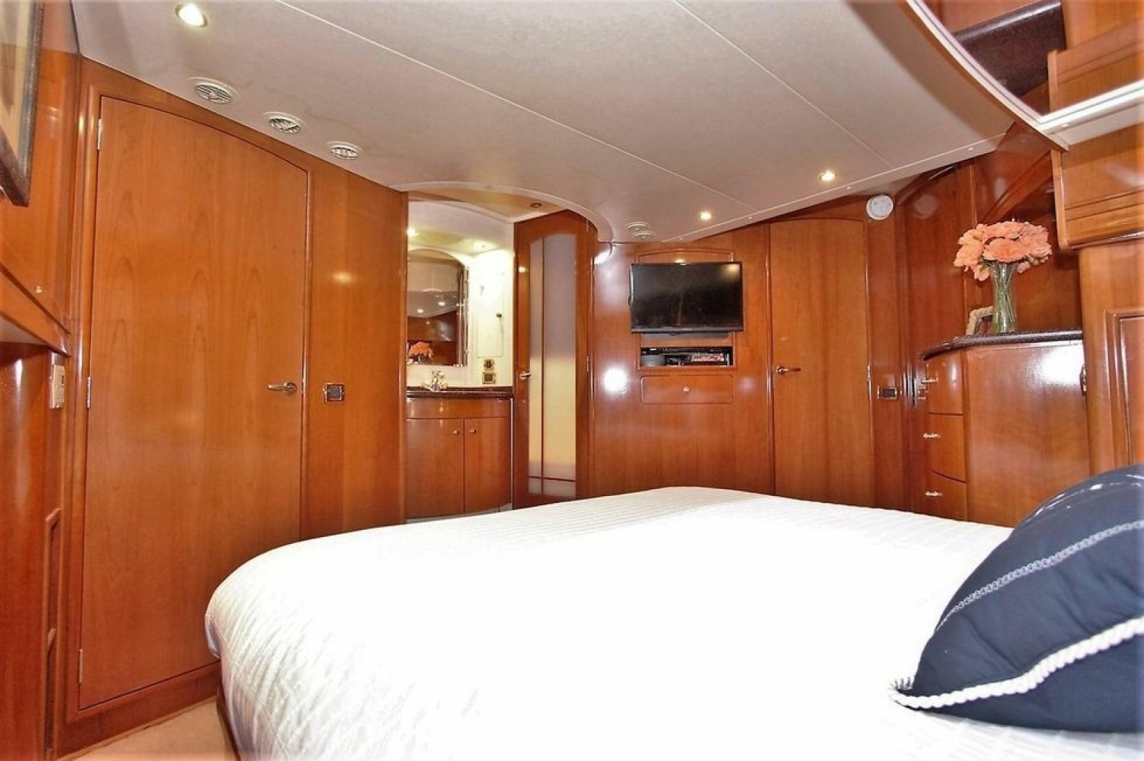 2001 Carver 570 Voyager Pilothouse - Image 44