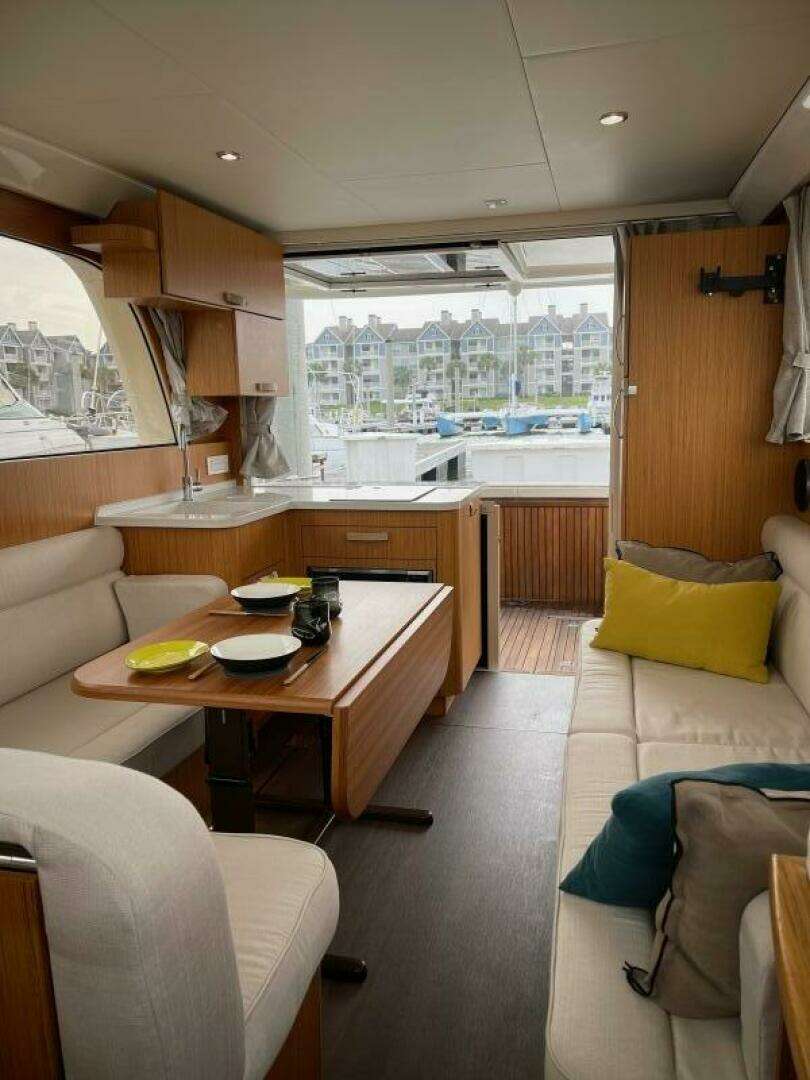 2019 Greenline 33 HYBRID - Image 6