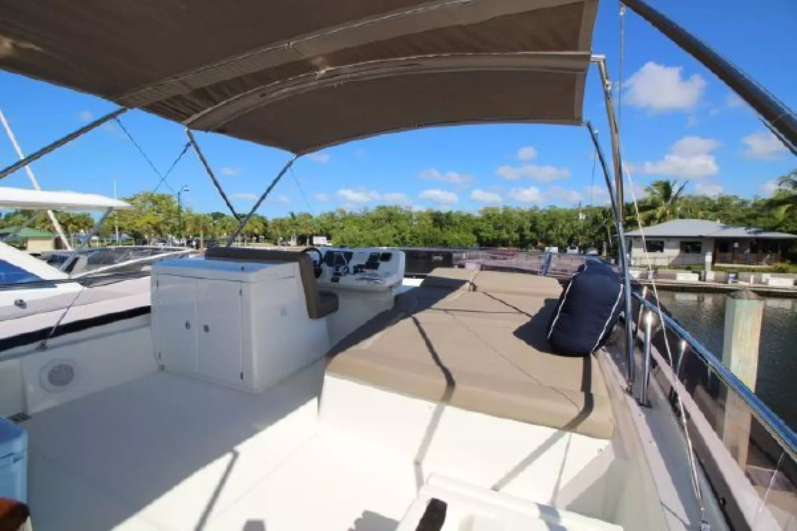 2015 Prestige 550 - Image 15