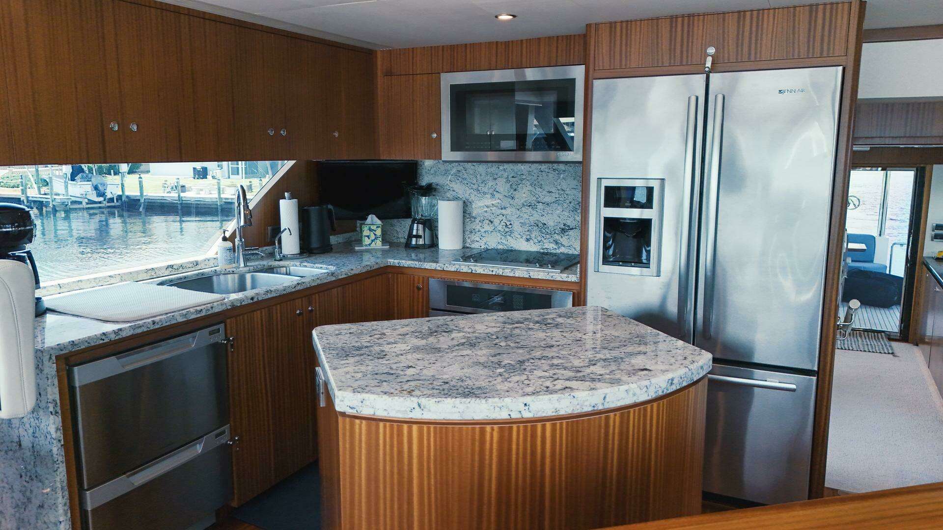 2015 Ocean Alexander 72 - Image 11