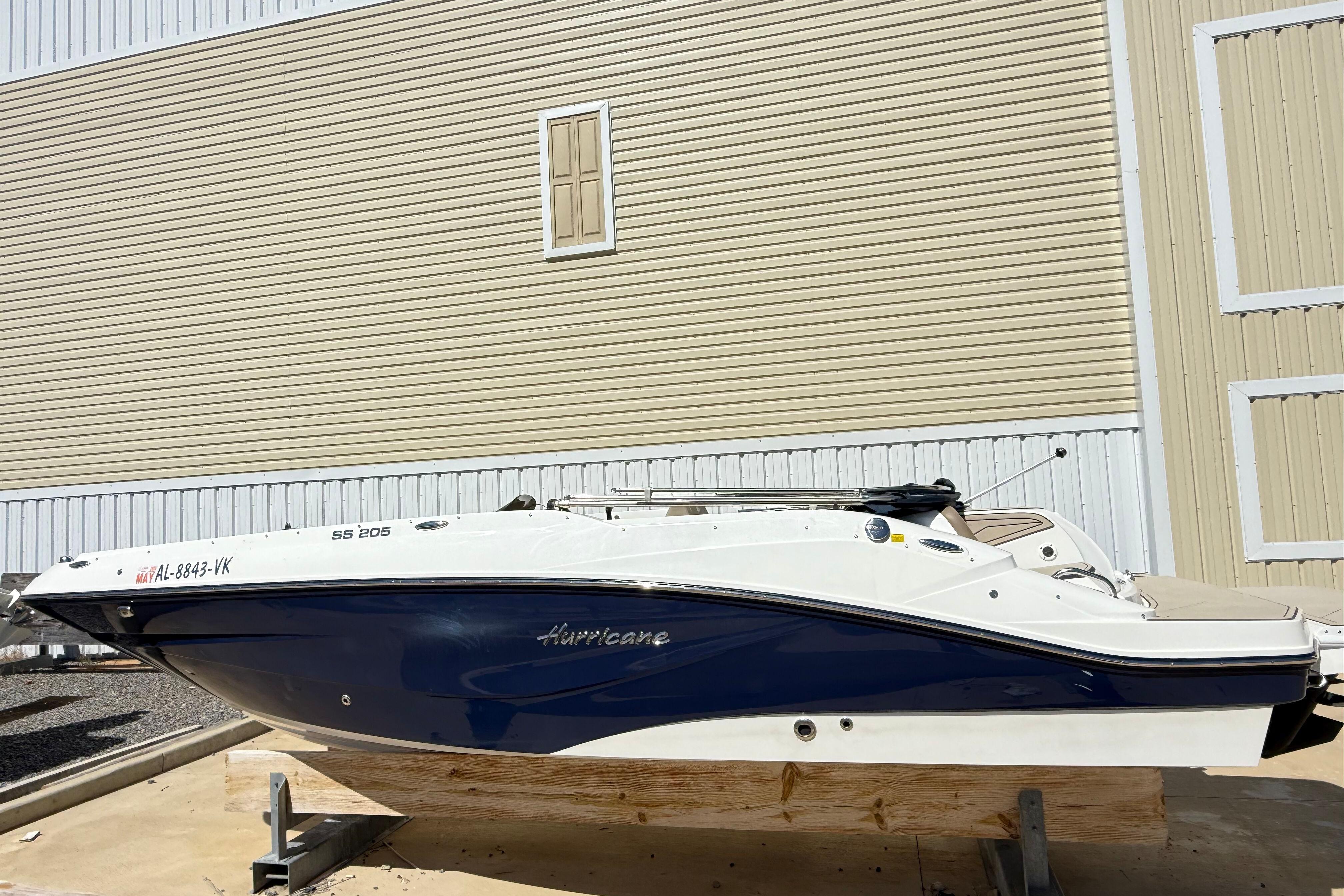 2021 Hurricane SunDeck Sport 205 IO