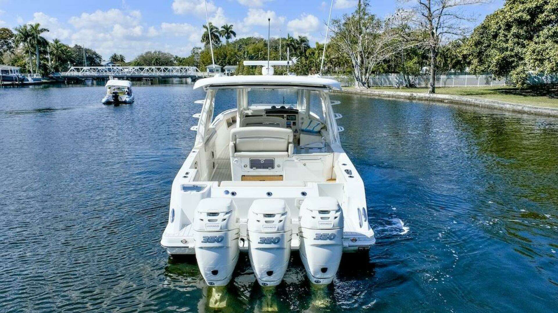 2019 Boston Whaler 350 Realm - Image 6